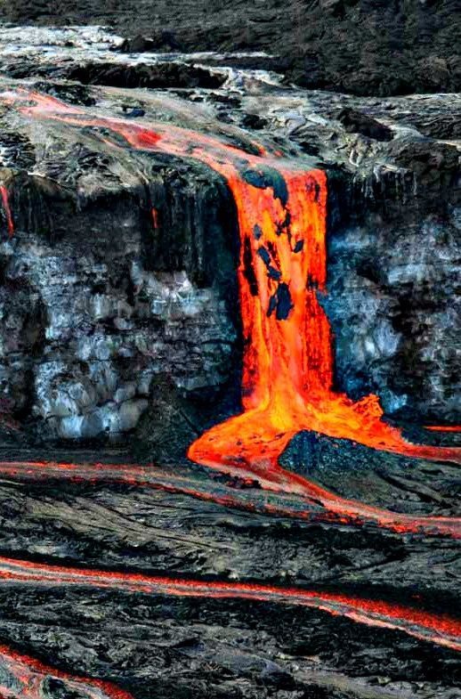 Hawaiian lava flow.jpg